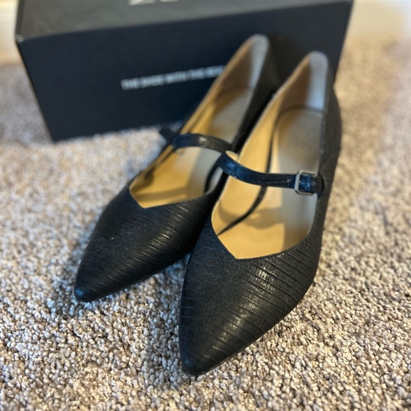 Naturalizer Florencia Pointed Toe Mary Jane - Picture 4 of 5